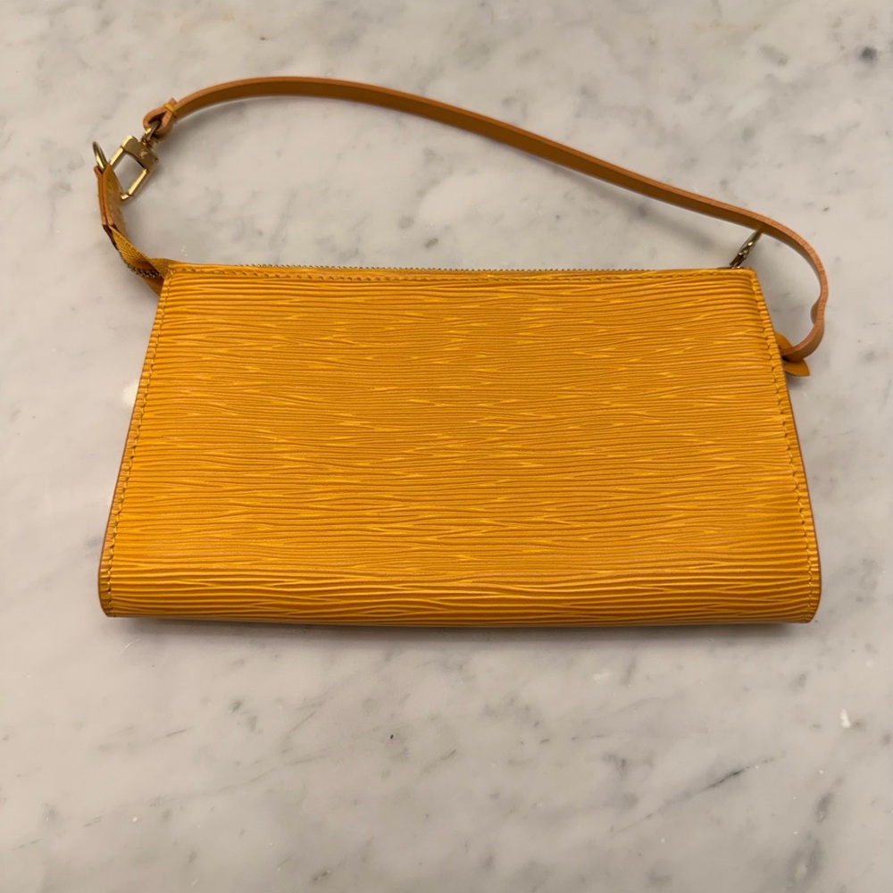 Louis Vuitton Epi Leather Pochette Accesorie Handbag - Picture 4 of 10
